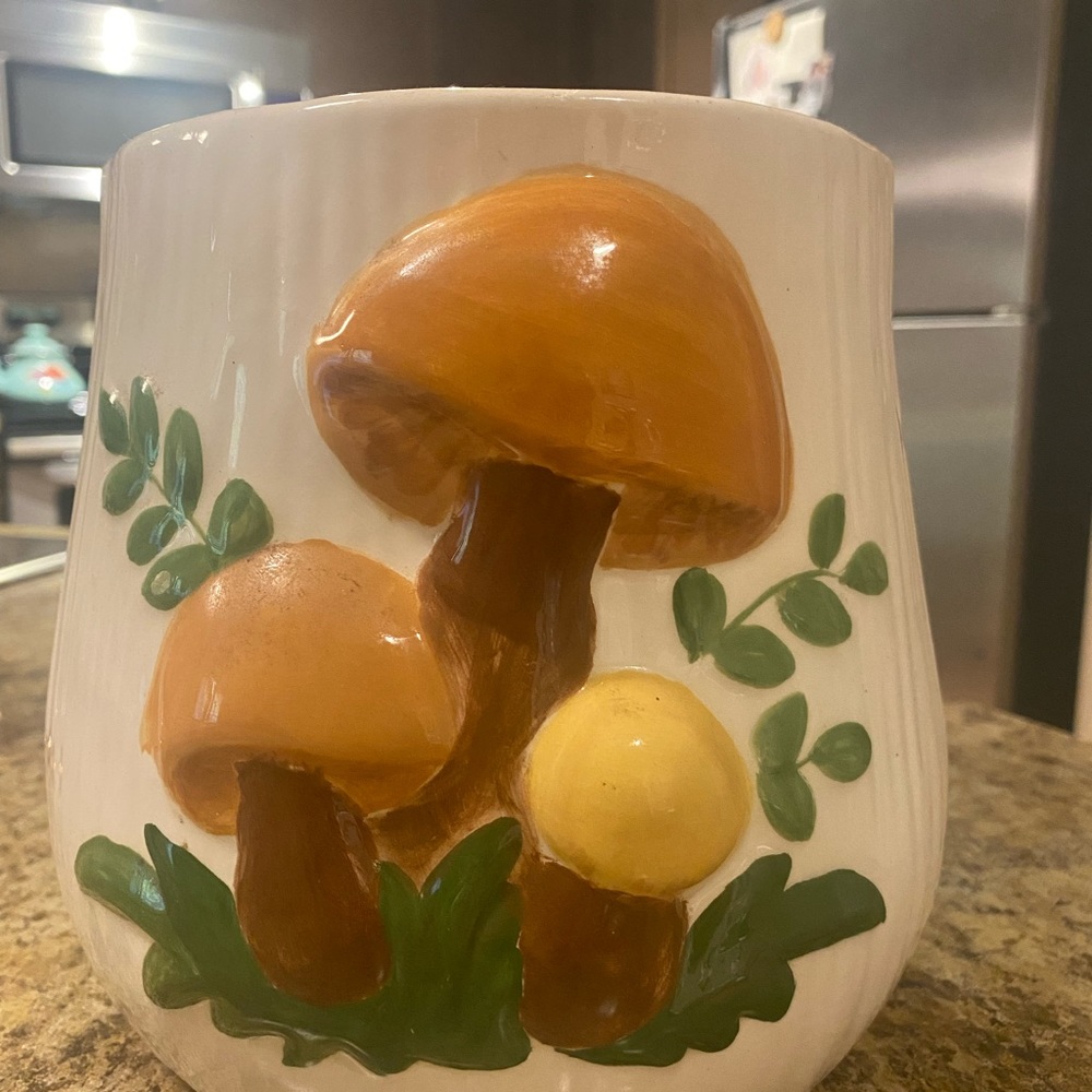Mushroom Canister